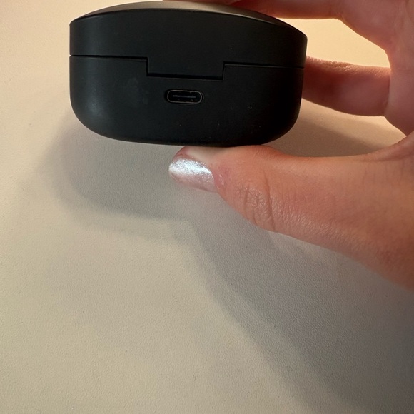 Sony noise canceling earbuds - Picture 8 of 9